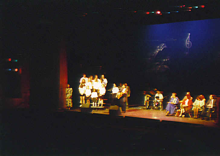 Childrens_Peace_Choir_State_University.jpg (322918 bytes)